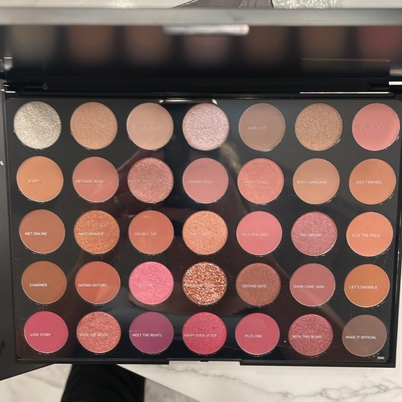 Brand new Morphe 35XO Natural Flirt palette - Picture 2 of 3